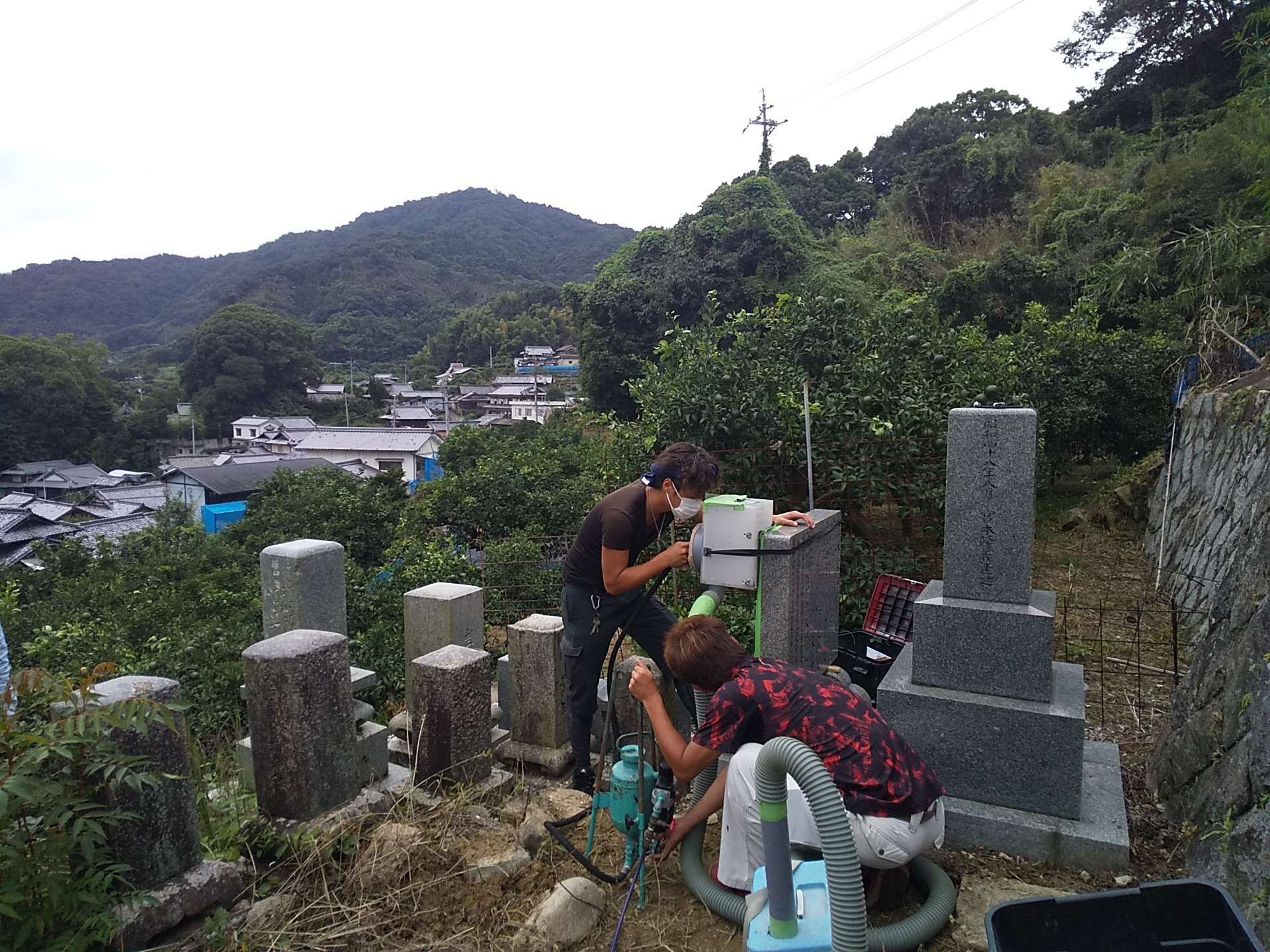 【呉市蒲刈島にて】墓石の雑草対策と追加文字彫刻をしました